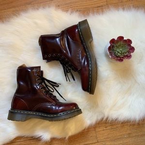 DR. MARTENS | WOMEN’S 1460 8-EYE VEGAN BOOTS